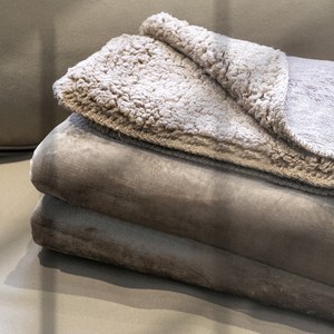 EgotierPro 36510 - Dual-Sided Velvet & Sherpa Comfort Blanket TEMPEST Camel